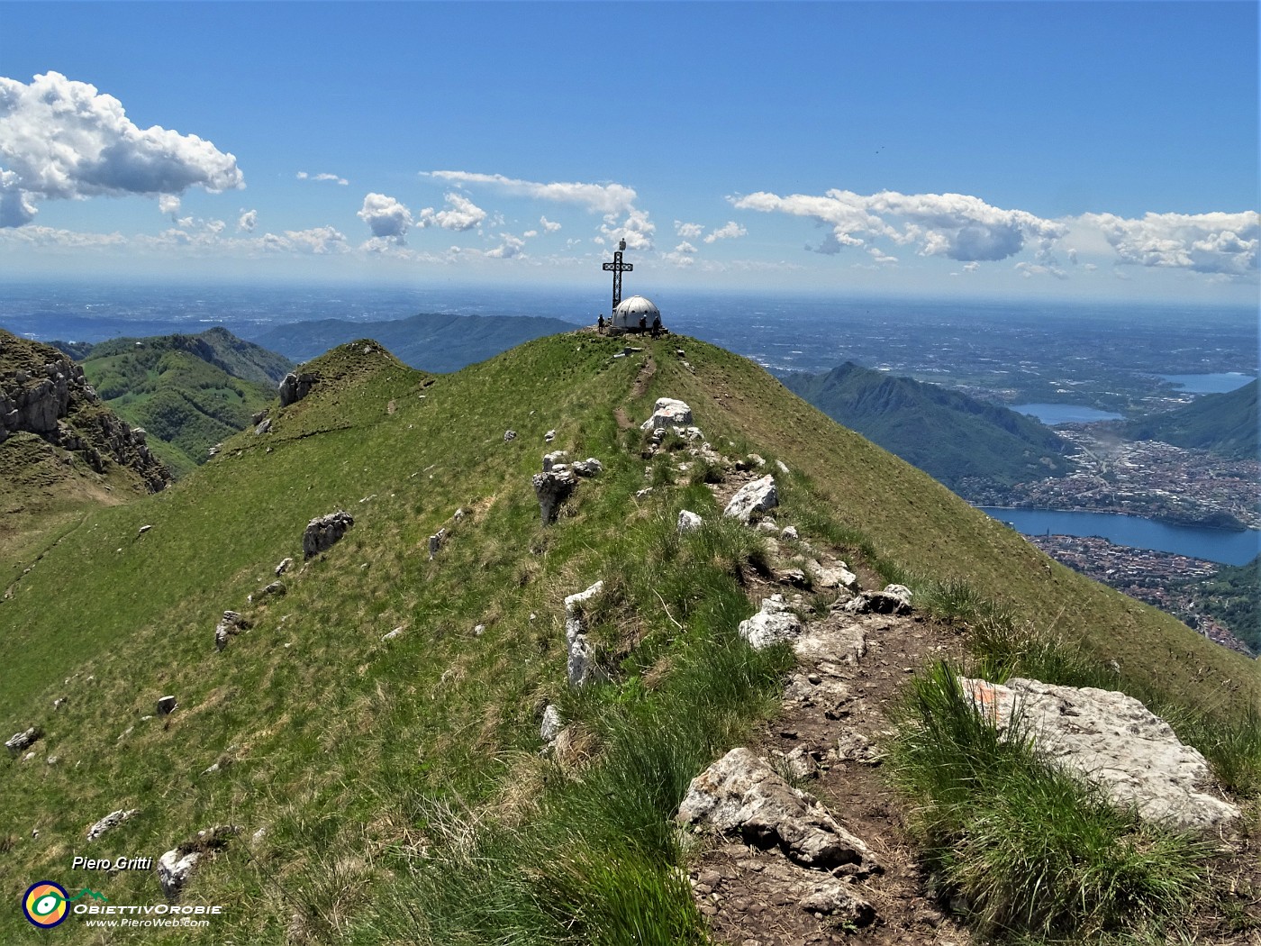 60 Sulla cresta di vetta verso la cima del Due Mani .JPG